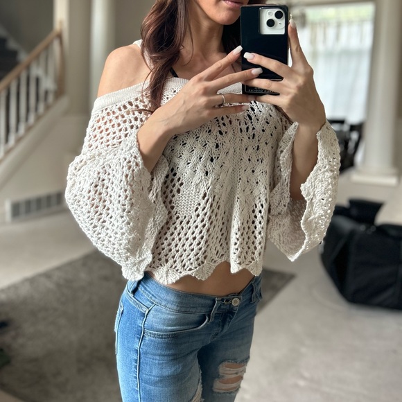 Coco + Jaimeson Knit Cold Shoulder - Picture 2 of 3